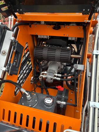 Ditch Witch MINI, dovoz USA — foto 3 z 9