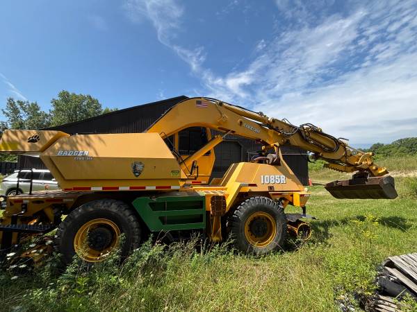 EXCAVATOR, dovoz USA — foto 4 z 12