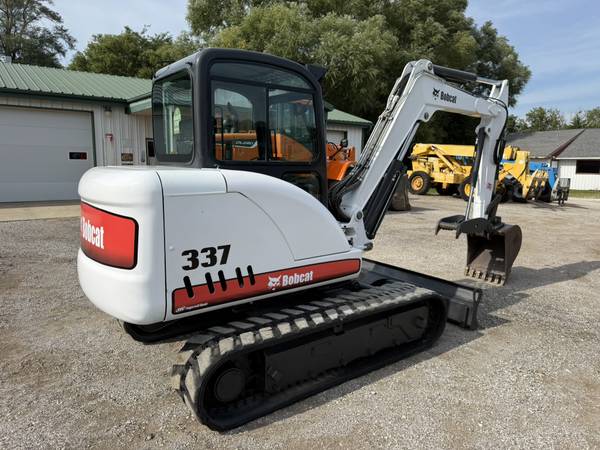 Bobcat 337G, dovoz USA — foto 5 z 12