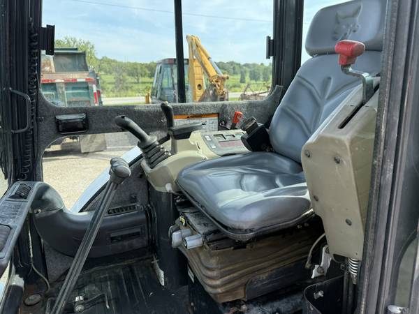 Bobcat 337G, dovoz USA — foto 8 z 12