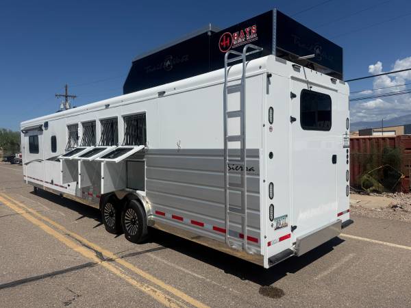 2025 TRAILS, dovoz USA — foto 3 z 12