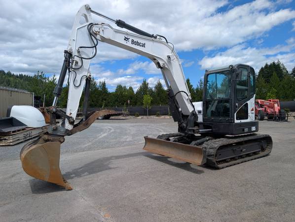 Bobcat E85, dovoz USA — foto 1