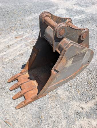 Bobcat E85, dovoz USA — foto 8 z 10