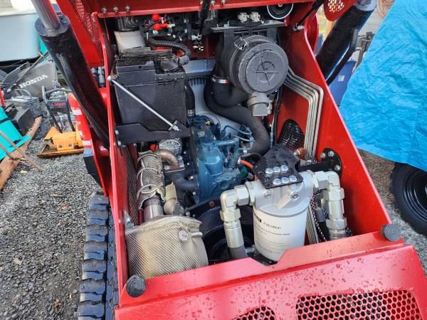 Bobcat, dovoz USA — foto 6 z 12