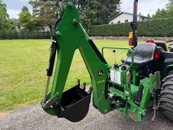 John Deere 3032E, dovoz USA — foto 4 z 12