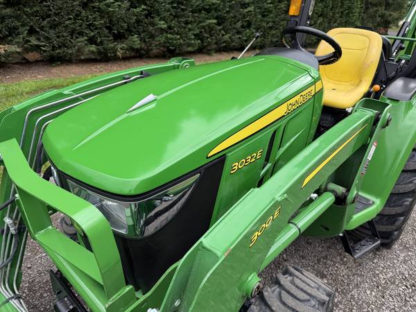 John Deere 3032E, dovoz USA — foto 10 z 12