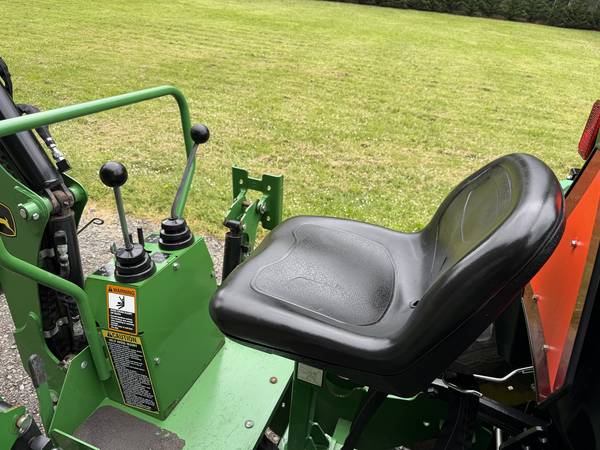 John Deere 3032E, dovoz USA — foto 8 z 12