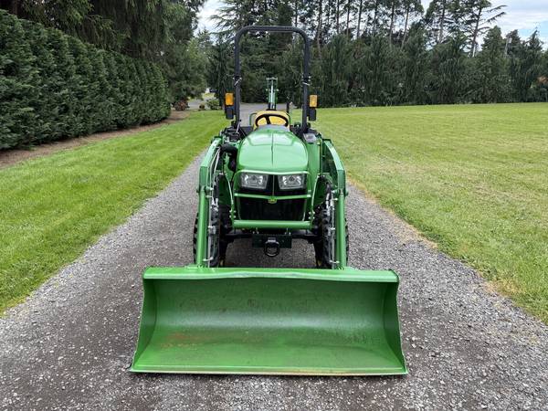John Deere 3032E, dovoz USA — foto 9 z 12