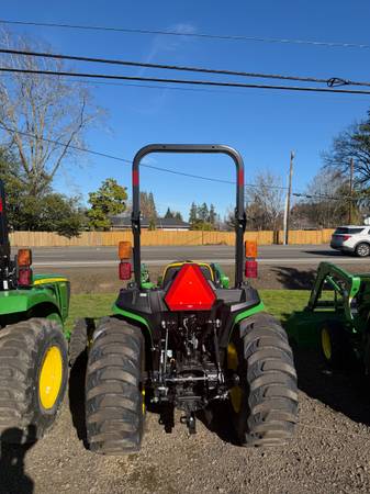 John Deere 3025E, dovoz USA — foto 4 z 4