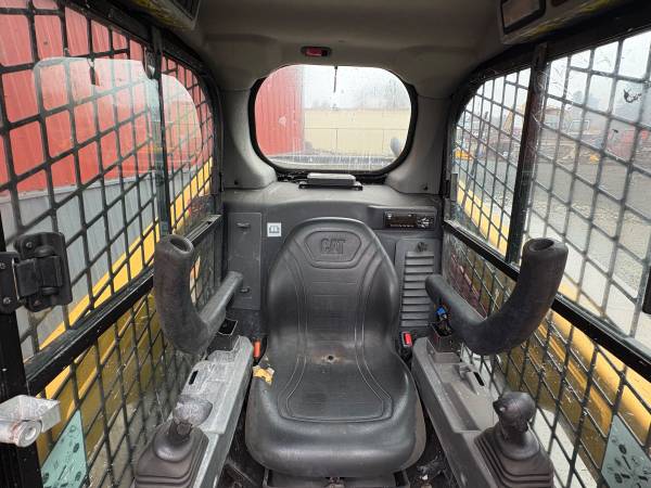 Caterpillar 236D, dovoz USA — foto 11 z 12