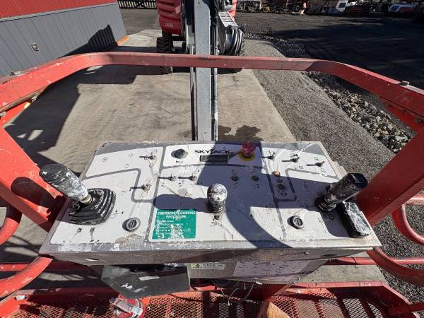 Caterpillar SKYJACK, dovoz USA — foto 4 z 11