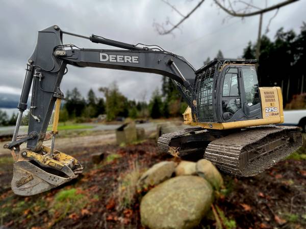 John Deere 225D, dovoz Kanada — foto 1