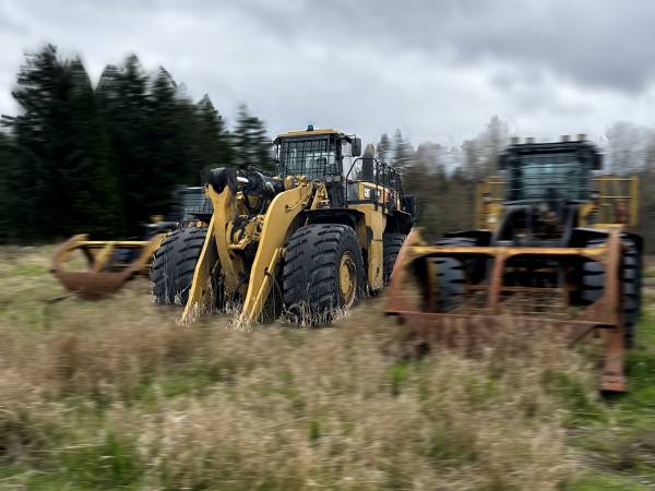 Caterpillar, dovoz Kanada — foto 2 z 4