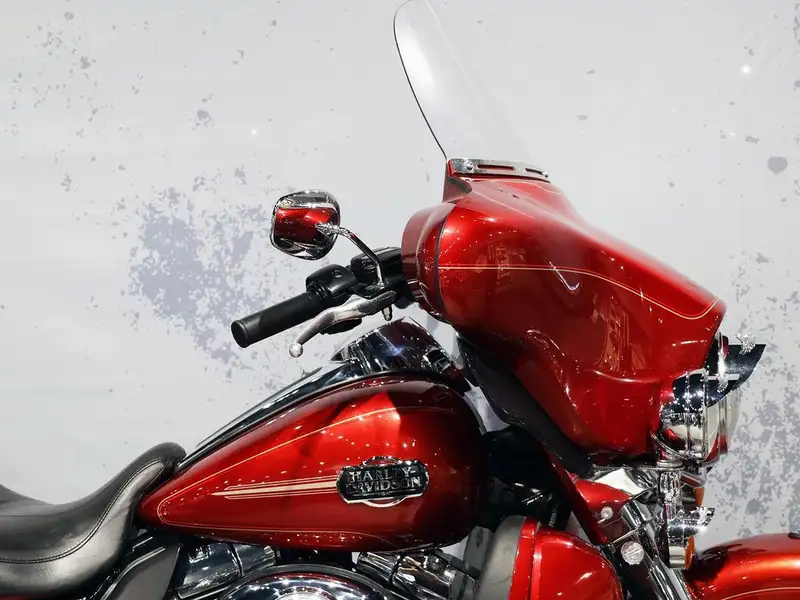 2012 Harley-Davidson Electra Glide FLHTCU, červená, 57 477 km, dovoz Kanada — foto 2 z 12