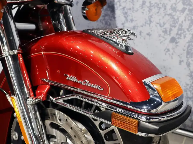 2012 Harley-Davidson Electra Glide FLHTCU, červená, 57 477 km, dovoz Kanada — foto 6 z 12