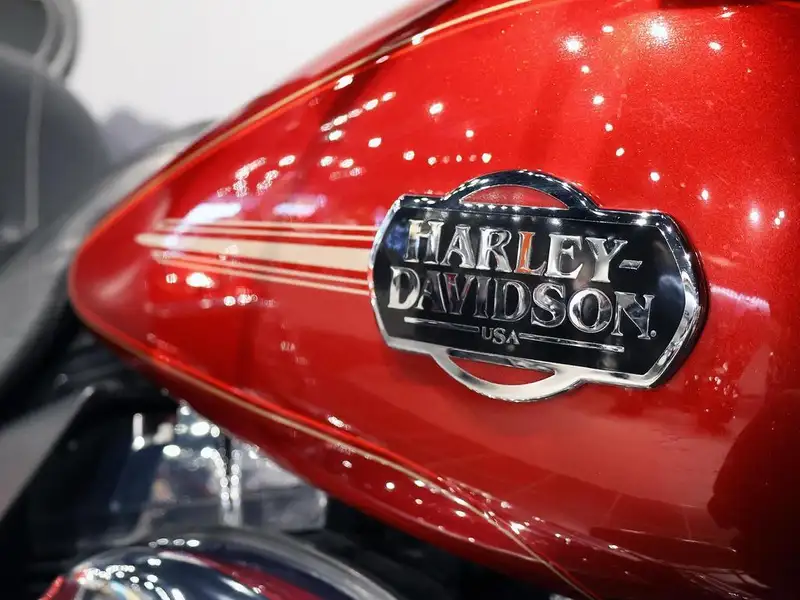 2012 Harley-Davidson Electra Glide FLHTCU, červená, 57 477 km, dovoz Kanada — foto 9 z 12
