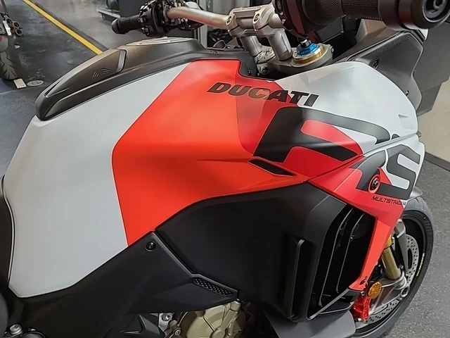 2025 Ducati, 12 km, dovoz Kanada — foto 4 z 5
