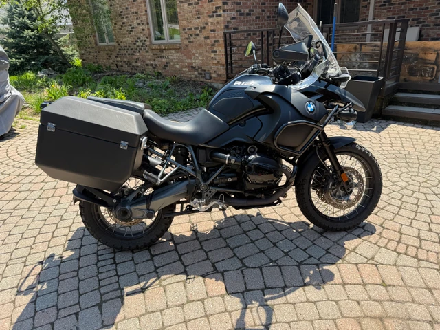 2012 BMW, 35 000 km, dovoz Kanada — foto 4 z 5