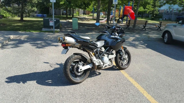 2006 Ducati, 38 312 km, dovoz Kanada — foto 3 z 5
