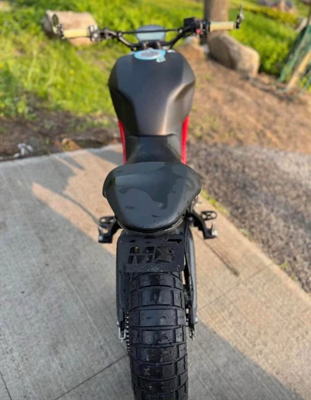2017 Ducati, 9 000 km, dovoz Kanada — foto 4 z 4