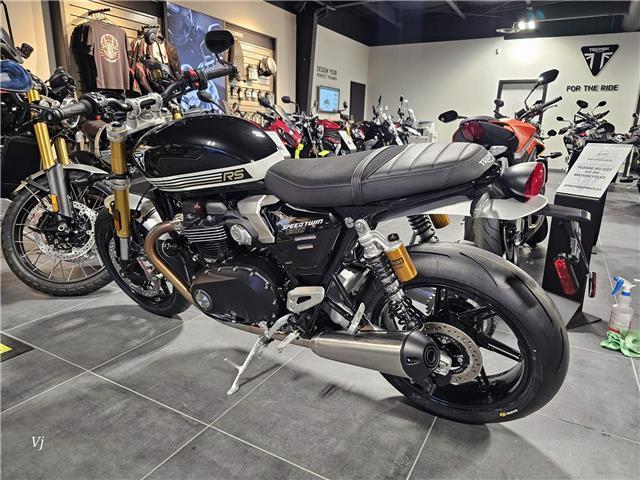 2025 Triumph, 1 km, dovoz Kanada — foto 4 z 5