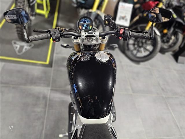2025 Triumph, 1 km, dovoz Kanada — foto 5 z 5