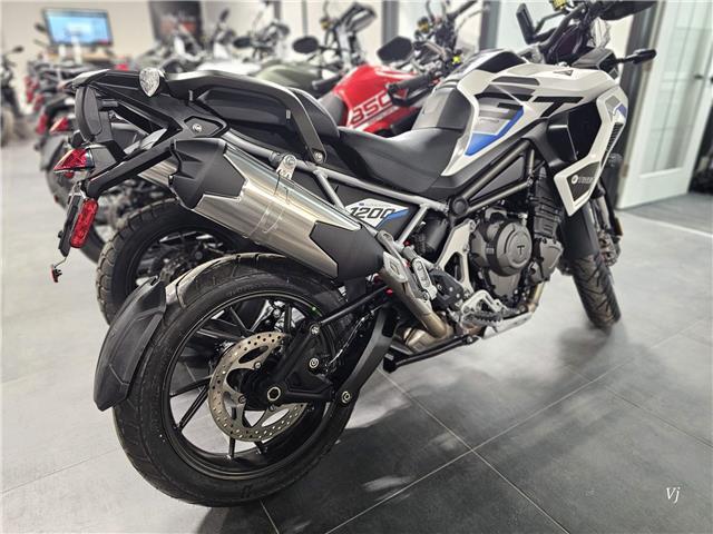 2026 Triumph, 1 km, dovoz Kanada — foto 3 z 5