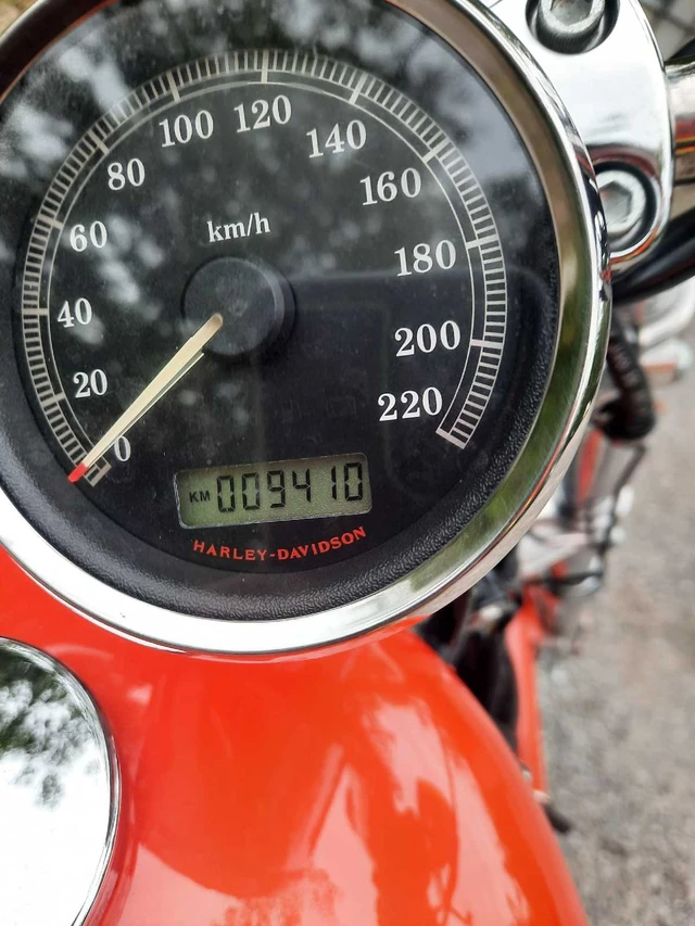2008 Harley-Davidson, 9 400 km, dovoz Kanada — foto 4 z 5