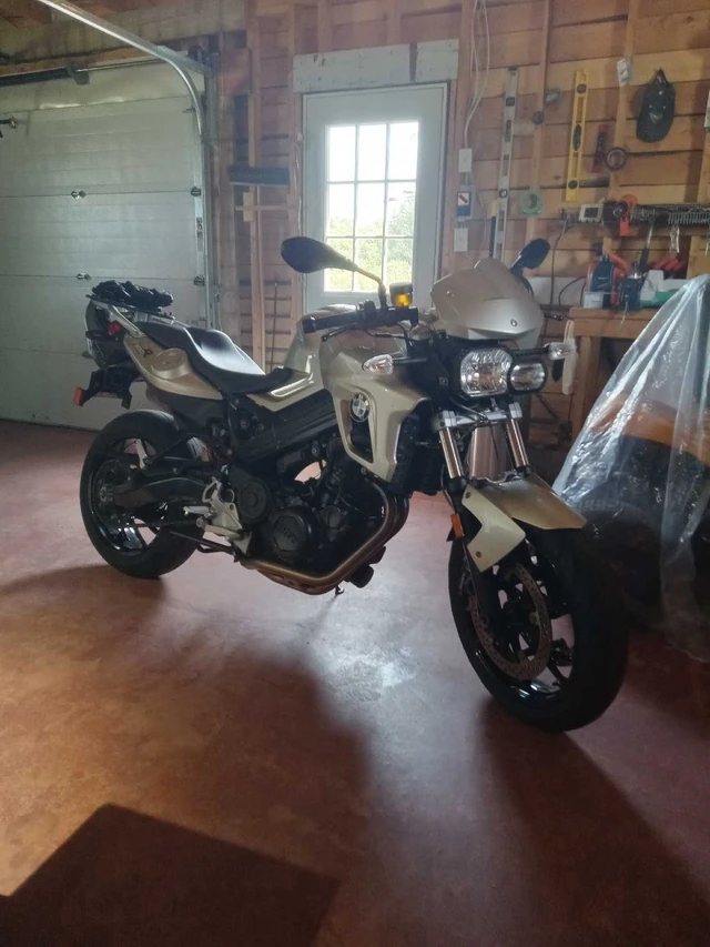 2012 BMW, 10 000 km, dovoz Kanada — foto 2 z 2