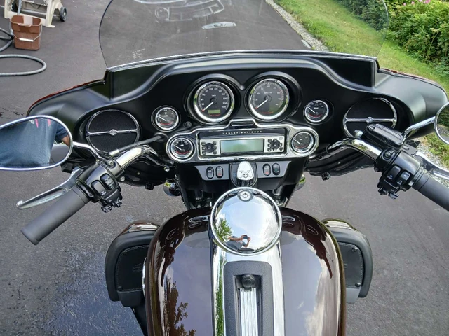 2011 Harley-Davidson, 72 000 km, dovoz Kanada — foto 3 z 5