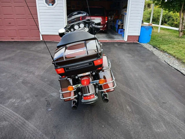 2011 Harley-Davidson, 72 000 km, dovoz Kanada — foto 4 z 5