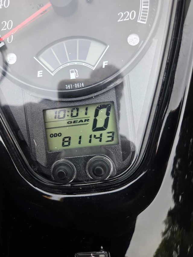 2017 Suzuki, 81 000 km, dovoz Kanada — foto 4 z 5