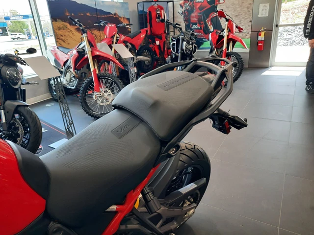2025 Ducati, dovoz Kanada — foto 5 z 5
