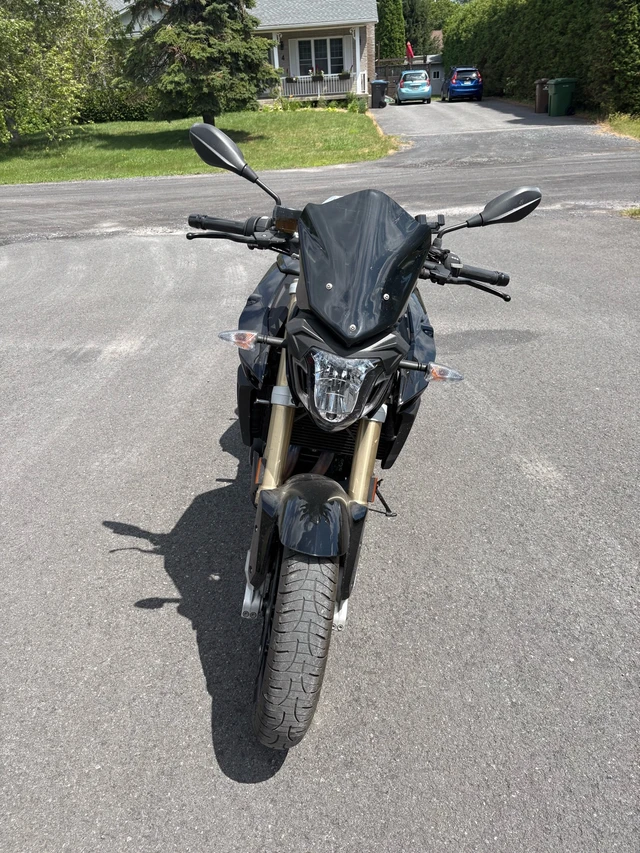 2019 BMW, 12 100 km, dovoz Kanada — foto 2 z 4
