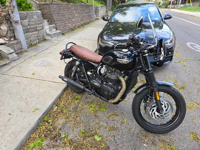2017 Triumph, 39 000 km, dovoz Kanada — foto 4 z 4