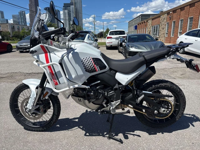 2023 Ducati, 28 348 km, dovoz Kanada — foto 2 z 5