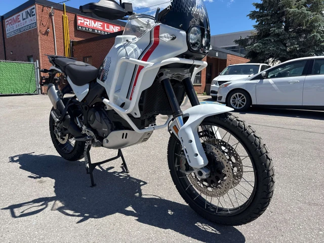 2023 Ducati, 28 348 km, dovoz Kanada — foto 4 z 5