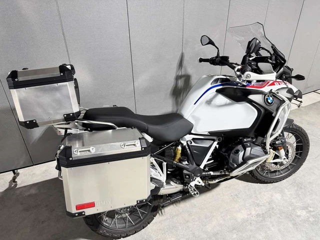 2021 BMW, 14 039 km, dovoz Kanada — foto 2 z 5