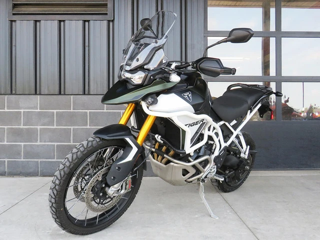 2024 Triumph, zelená, 15 658 km, dovoz Kanada — foto 2 z 5