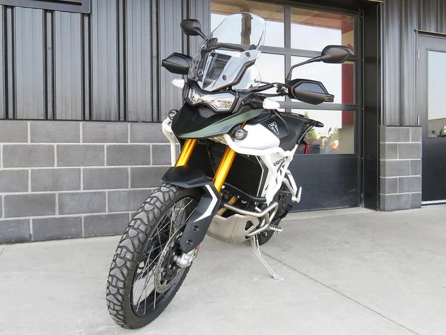 2024 Triumph, zelená, 15 658 km, dovoz Kanada — foto 4 z 5