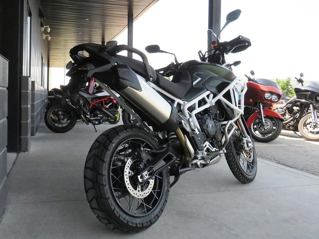 2024 Triumph, zelená, 15 658 km, dovoz Kanada — foto 5 z 5