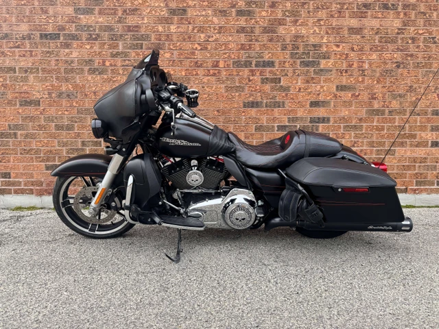 2015 Harley-Davidson, 72 000 km, dovoz Kanada — foto 2 z 5