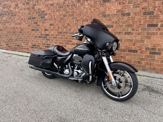 2015 Harley-Davidson, 72 000 km, dovoz Kanada — foto 3 z 5