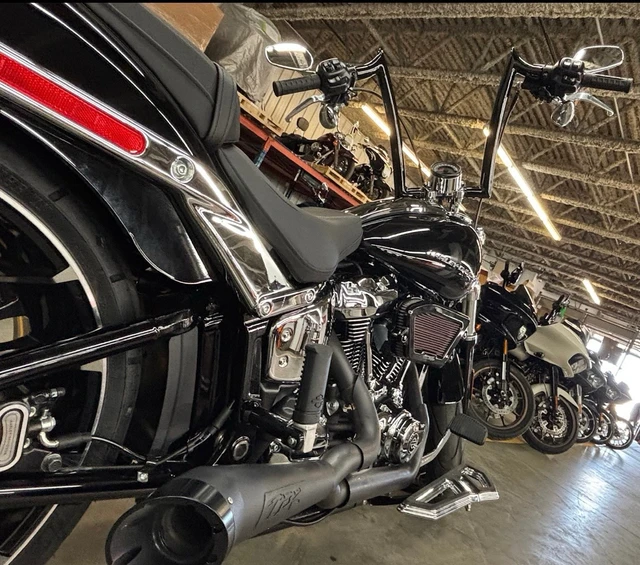 2023 Harley-Davidson, červená, 1 026 km, dovoz Kanada — foto 2 z 5