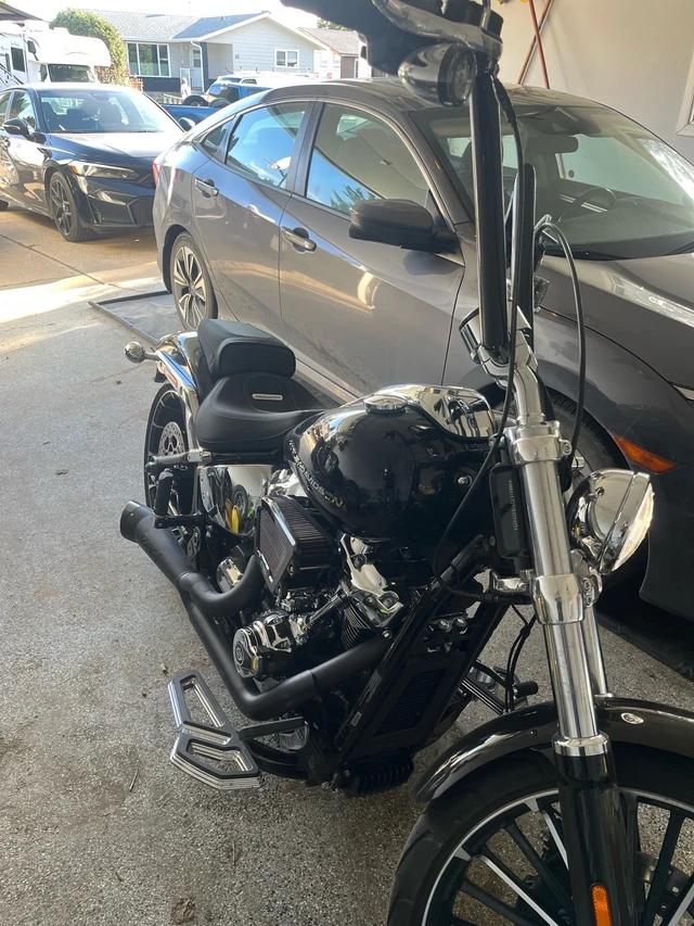2023 Harley-Davidson, červená, 1 026 km, dovoz Kanada — foto 4 z 5