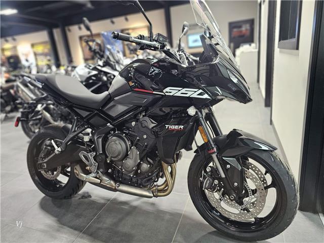 2025 Triumph, 1 km, dovoz Kanada — foto 2 z 5