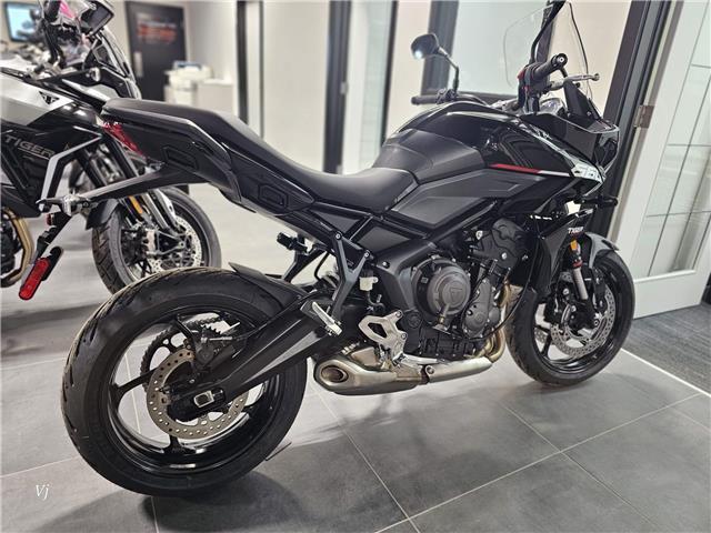 2025 Triumph, 1 km, dovoz Kanada — foto 4 z 5