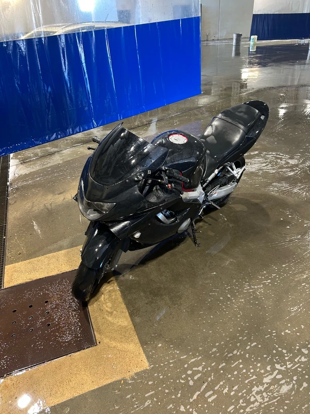 2000, červená, 43 000 km, dovoz Kanada — foto 2 z 5