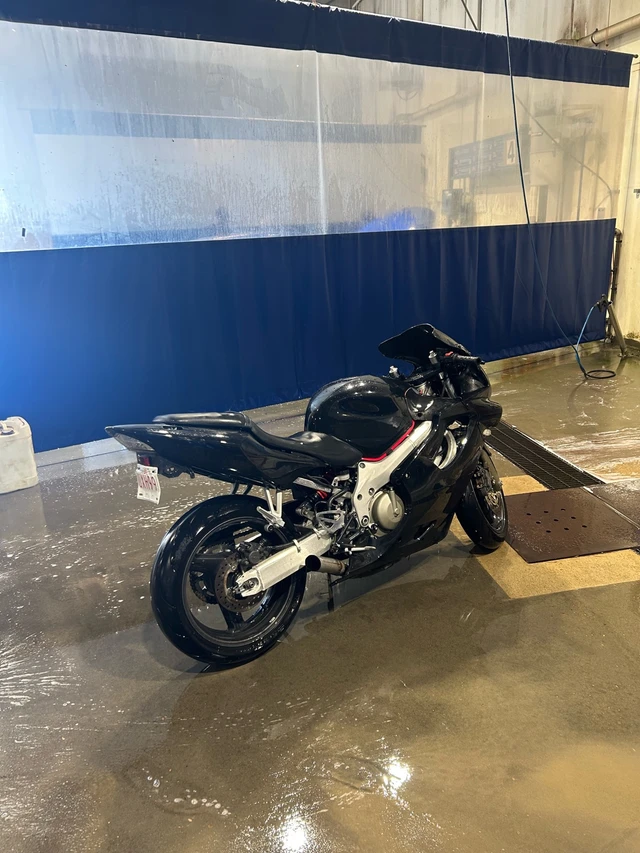 2000, červená, 43 000 km, dovoz Kanada — foto 4 z 5