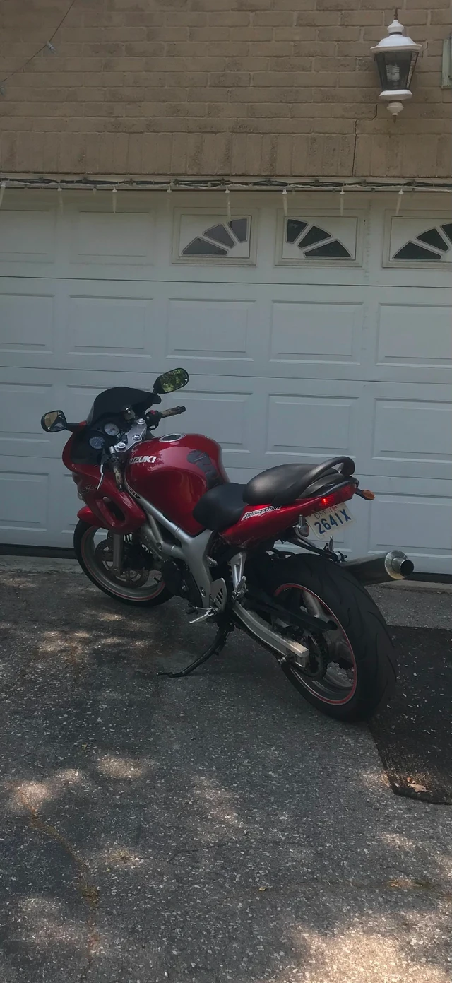 2001 Suzuki, 38 000 km, dovoz Kanada — foto 3 z 5